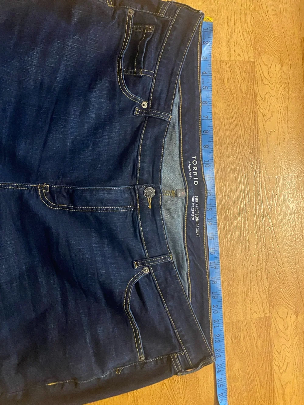 Torrid size 28 Bermuda Shorts Vintage Stretch Denim Mid Rise Indigo Dadcore